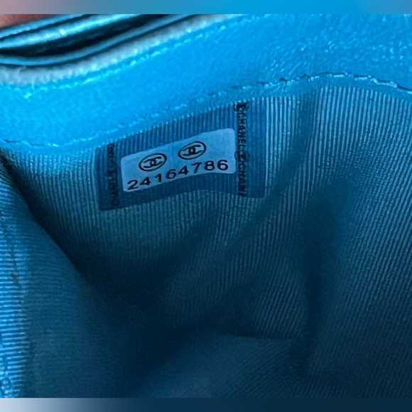 CHANEL Quilted Chanel 19 Card Holder
Wallet - Picture 2 of 14